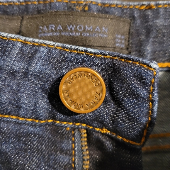 Zara Women Denim shorts dark wash Sz  8 EUC RN 77302 - Picture 3 of 4